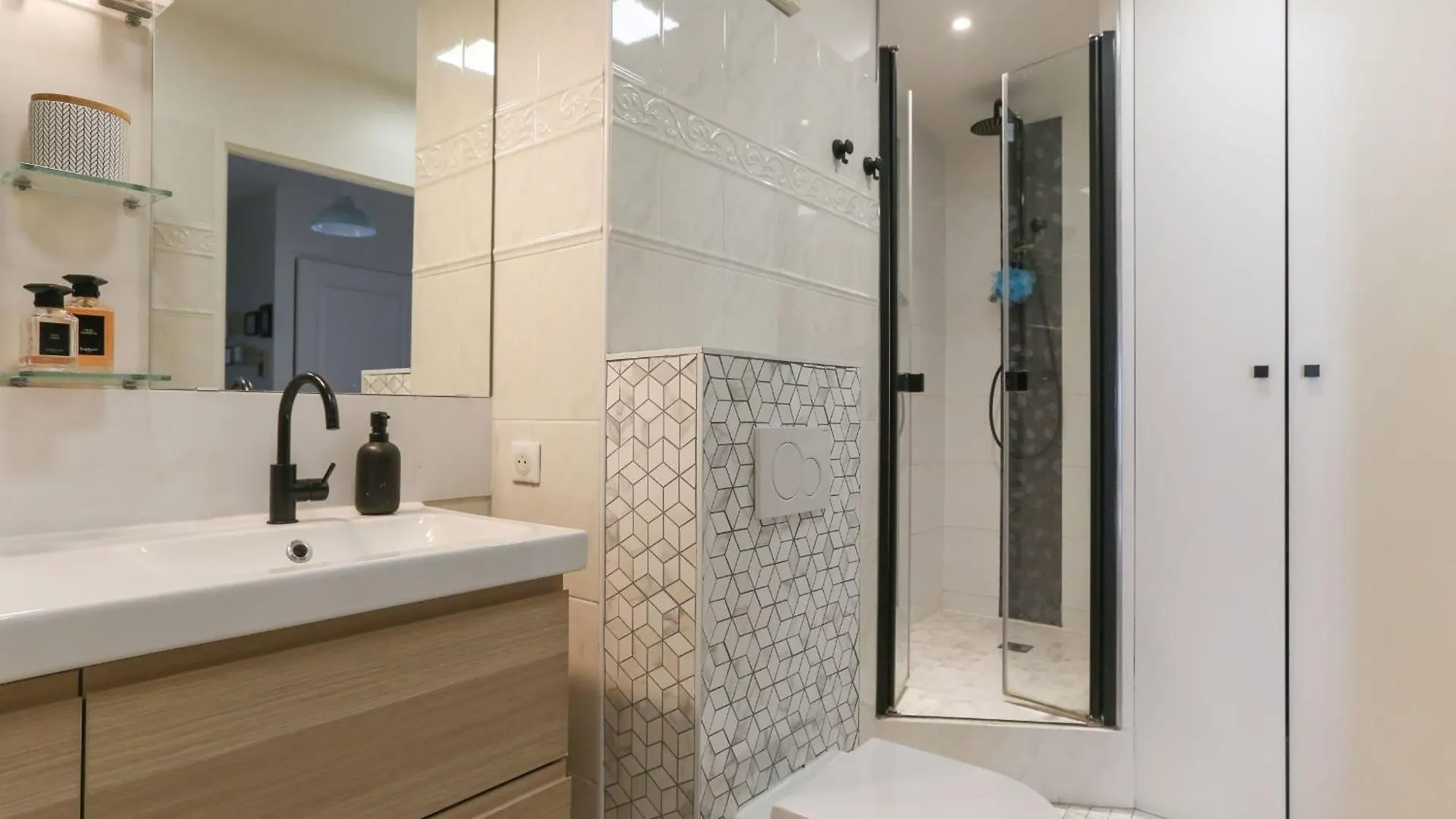 Family Apt Of 102 M2 In The Heart Of The 19Th Paris